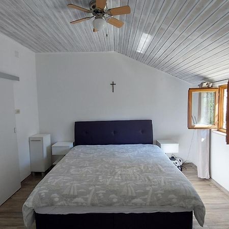 Apartman Kristina And Free Parking Mali Lošinj Екстериор снимка