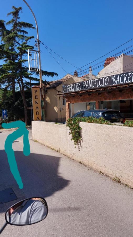 Apartman Kristina And Free Parking Mali Lošinj Екстериор снимка