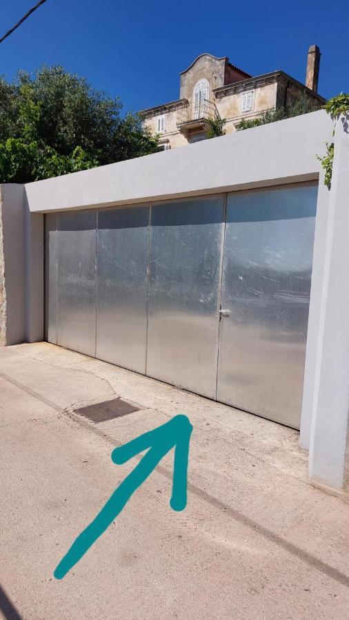 Apartman Kristina And Free Parking Mali Lošinj Екстериор снимка