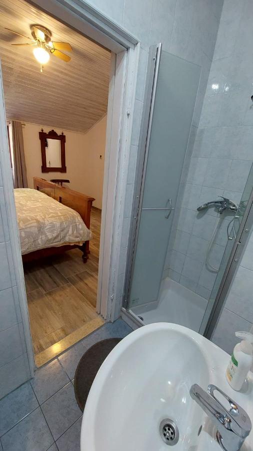 Apartman Kristina And Free Parking Mali Lošinj Екстериор снимка