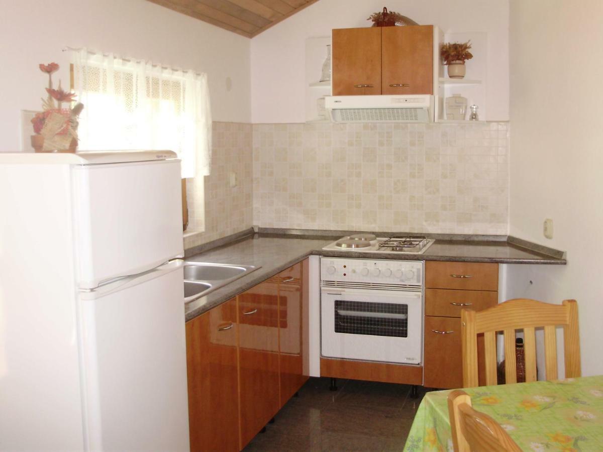 Apartman Kristina And Free Parking Mali Lošinj Екстериор снимка
